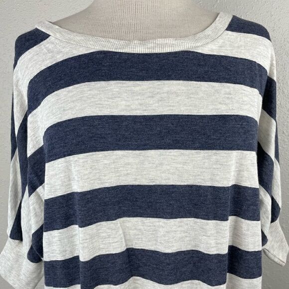 NWT Decoded Gray and Blue Striped Top Size L - Picture 2 of 6